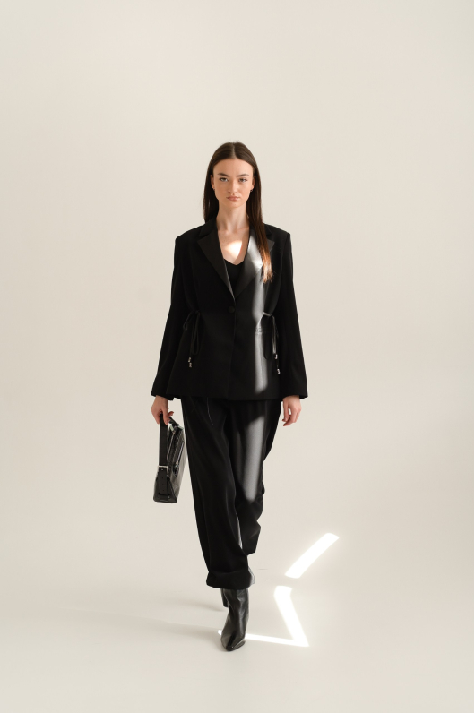 Костюм брючный из струящейся ткани