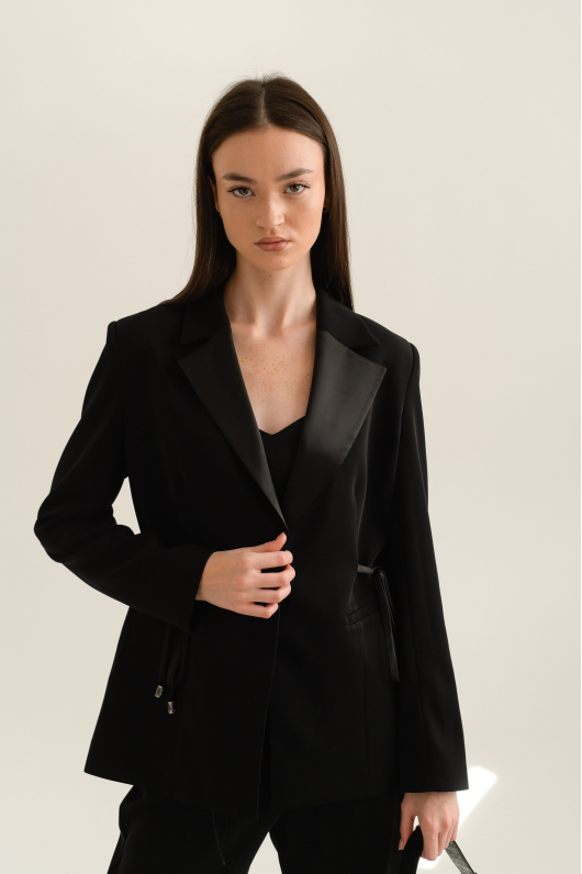 Костюм брючный из струящейся ткани