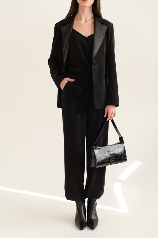 Костюм брючный из струящейся ткани