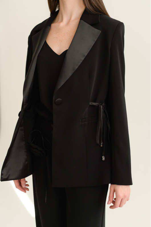 Костюм брючный из струящейся ткани