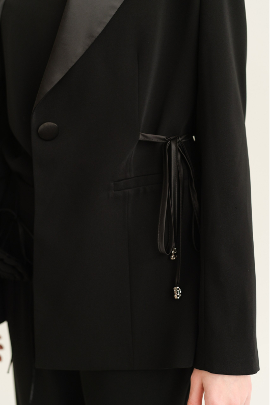 Костюм брючный из струящейся ткани