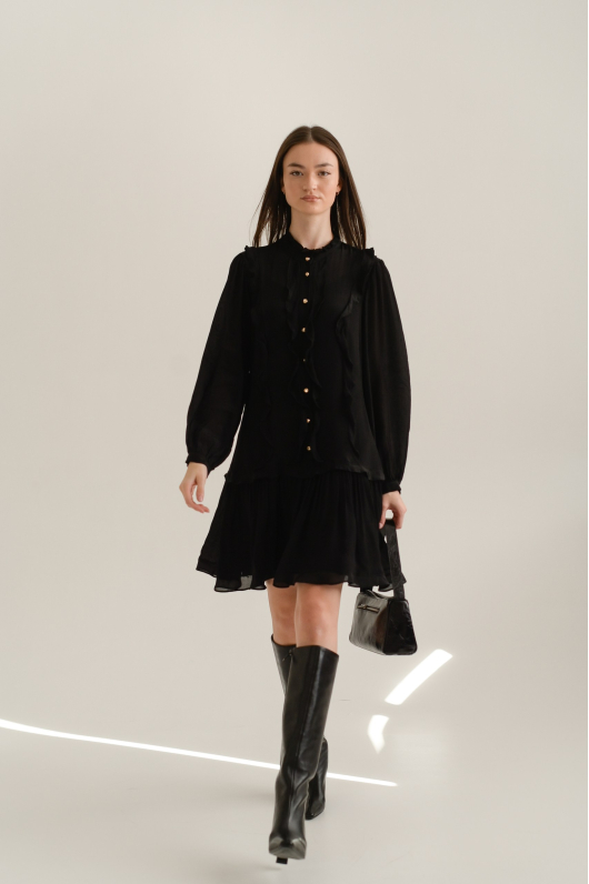 Платье из легкой ткани расклешенное