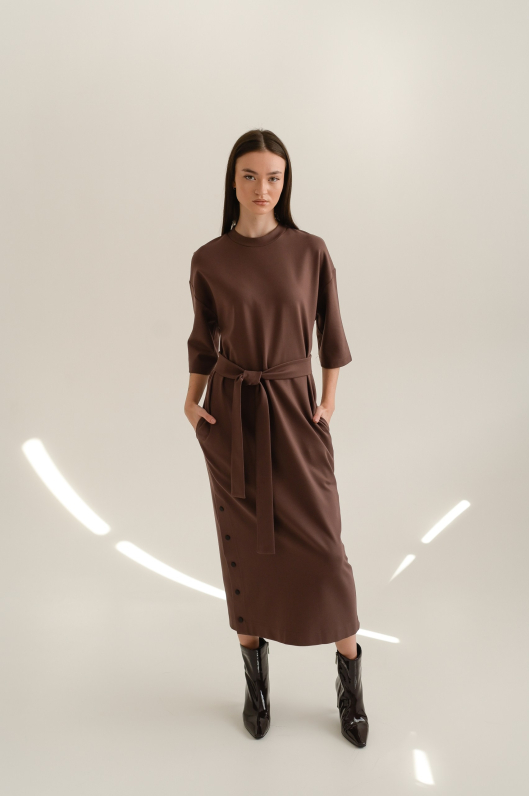 Платье из трикотажа с поясом