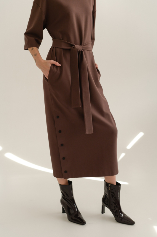 Платье из трикотажа с поясом