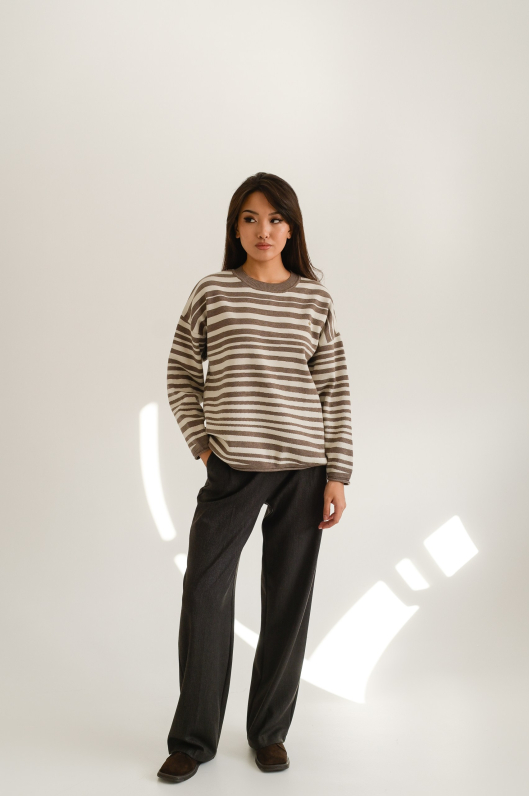 Свитер из теплого трикотажа в полоску