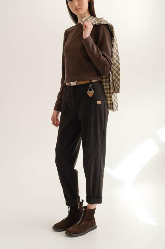 Брюки из теплой ткани зауженные к низу