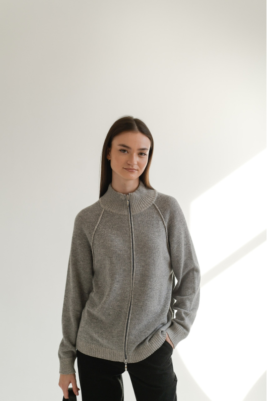 Джемпер на замке от итальянского производителя