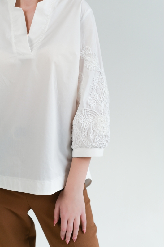 Блуза из хлопка с декоративным шитьем