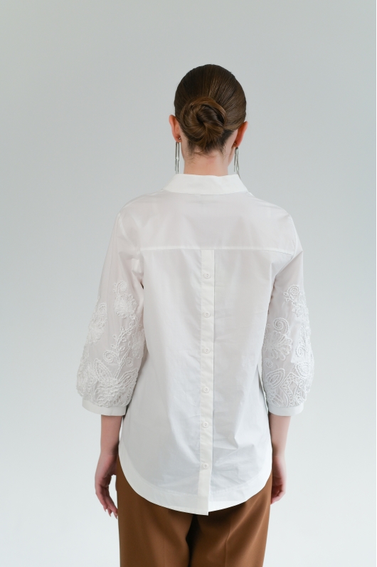 Блуза из хлопка с декоративным шитьем