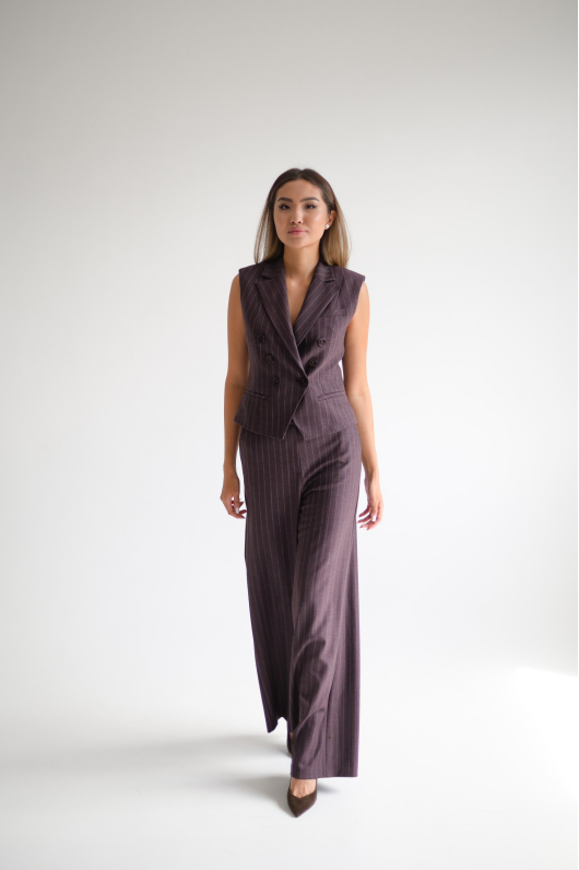 Костюм брючный с жилетом из мягкой ткани