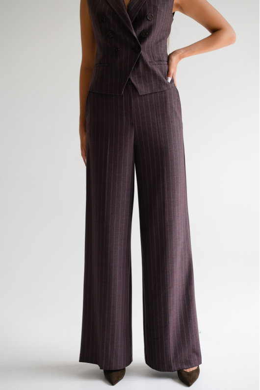 Костюм брючный с жилетом из мягкой ткани