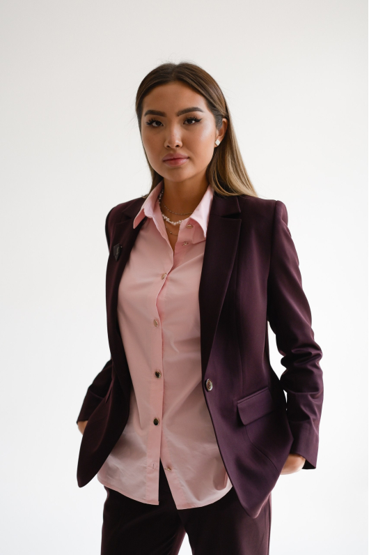 Костюм брючный в оттенке слива