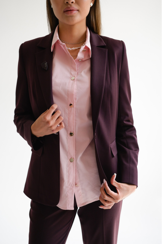 Костюм брючный в оттенке слива