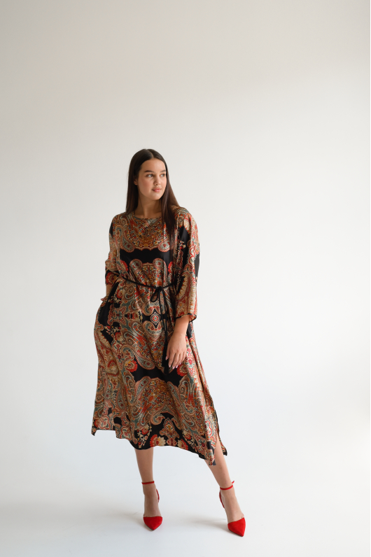 Платье с узорами 