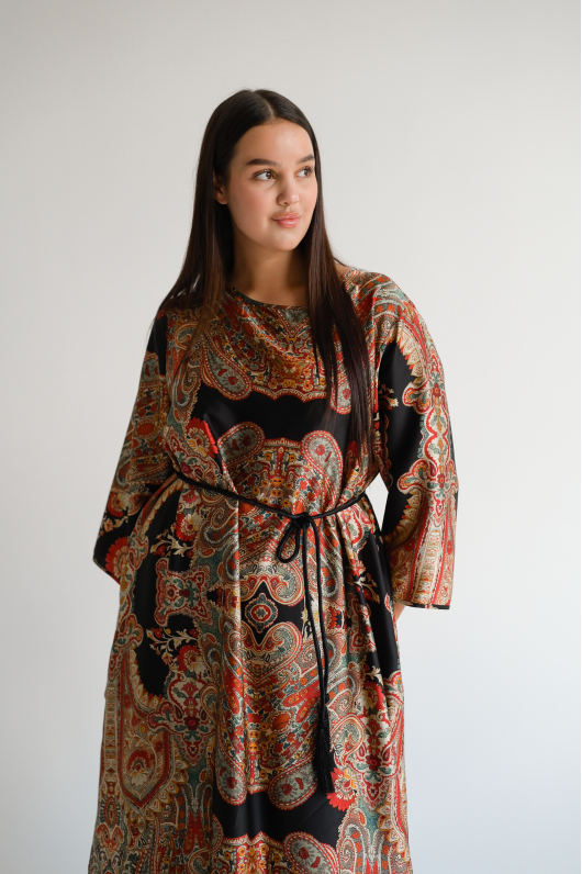 Платье с узорами 