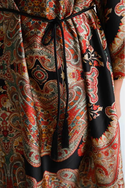 Платье с узорами 