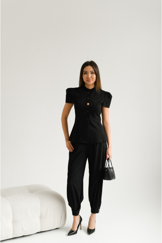 Костюм брючный с приталенным жакетом