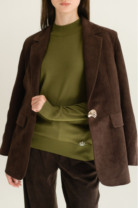 Водолазка в оливковом оттенке