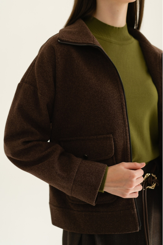 Бомбер из плотной ткани