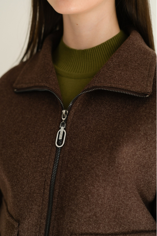 Бомбер из плотной ткани