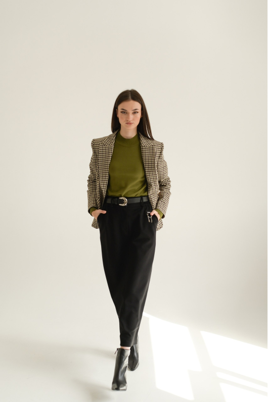 Юбка из плотного трикотажа длины миди