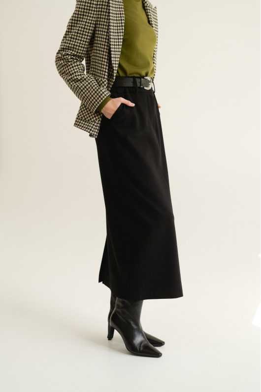 Юбка из плотного трикотажа длины миди