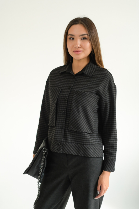 Рубашка в клетку с накладными карманами