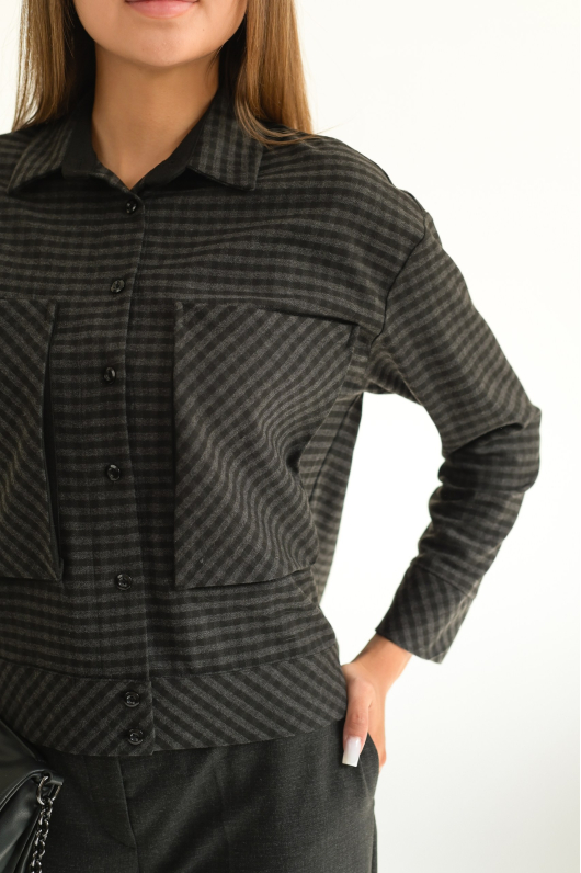 Рубашка в клетку с накладными карманами