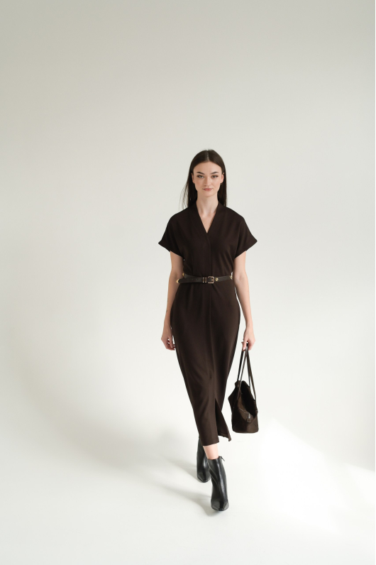 Платье из трикотажа с поясом