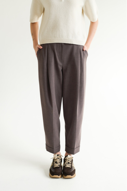 Брюки с защипами