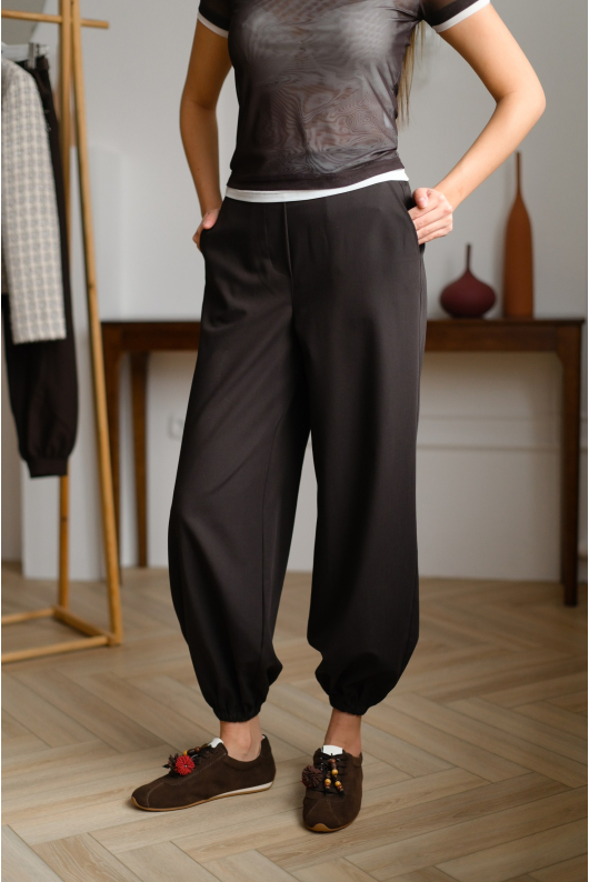 Брюки свободного кроя с резинкой по низу