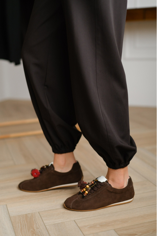 Брюки свободного кроя с резинкой по низу