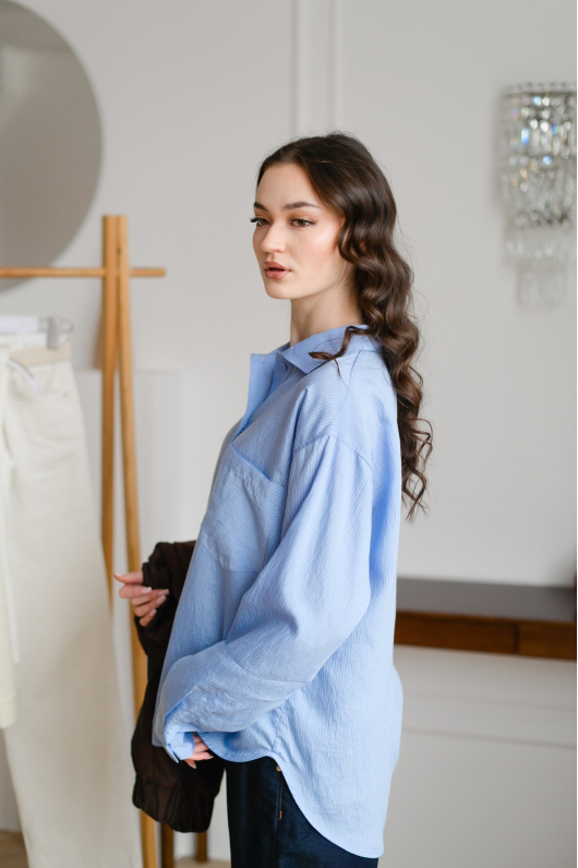 Рубашка в голубом оттенке