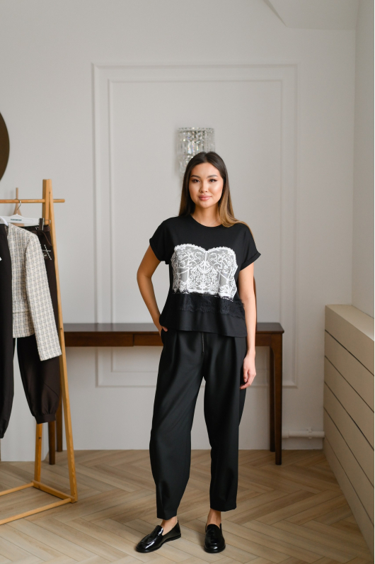 Футболка с эмитацией кружева