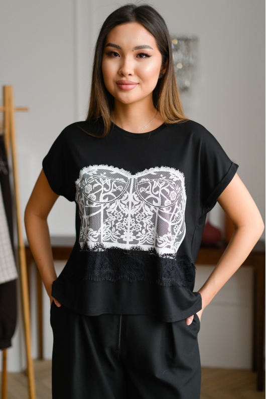 Футболка с эмитацией кружева