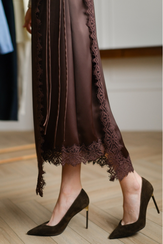 Юбка миди с декоративным кружевом