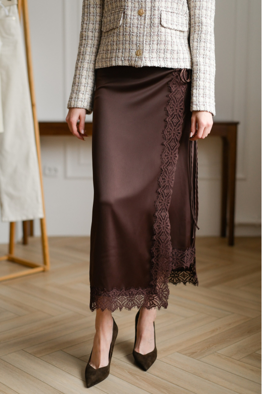 Юбка миди с декоративным кружевом