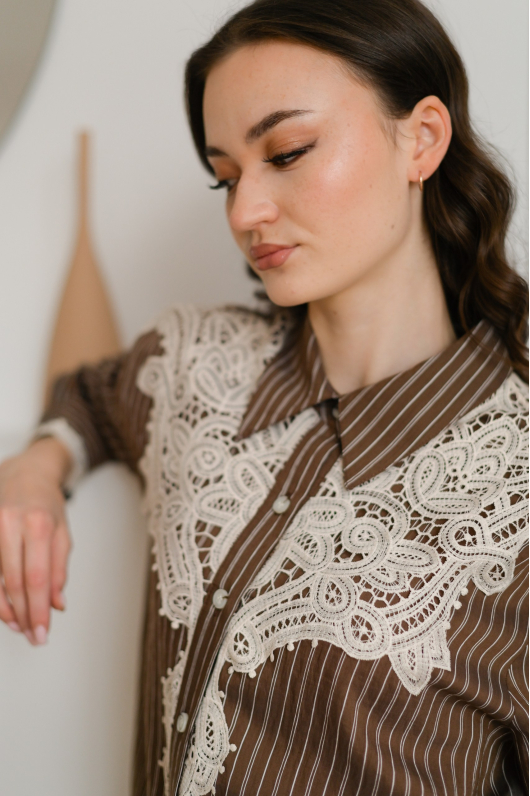 Рубашка в полоску с кружевом