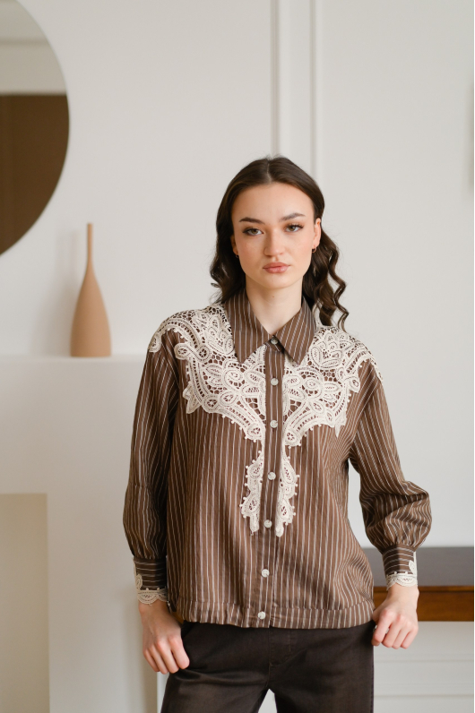 Рубашка в полоску с кружевом