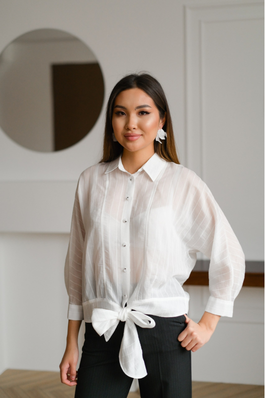 Блуза из полупрозрачного материала 