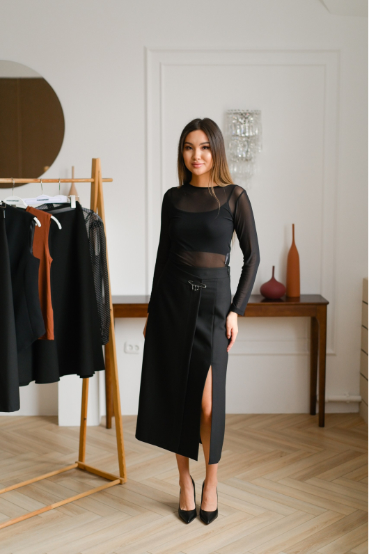 Юбка с разрезом впереди