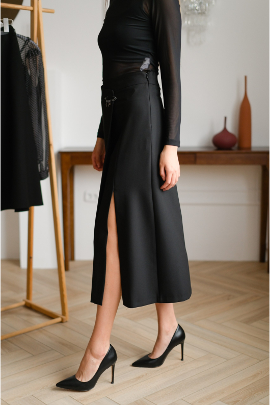 Юбка с разрезом впереди