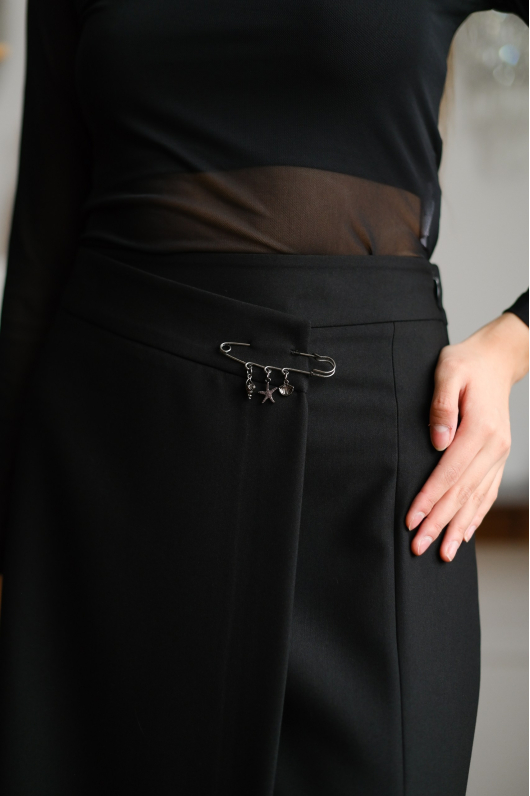 Юбка с разрезом впереди