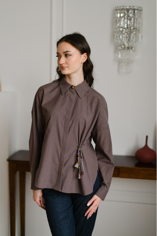 Рубашка с архитектурной брошкой