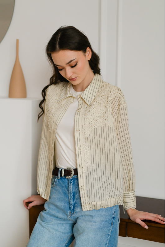 Рубашка в полоску с кружевом