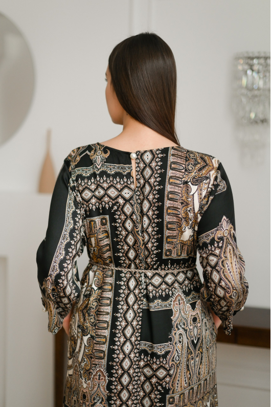 Платье из струящейся ткани длины миди в ярком исполнении 