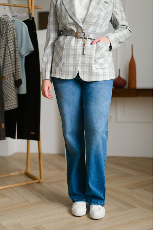 Жакет в клетку с широким поясом