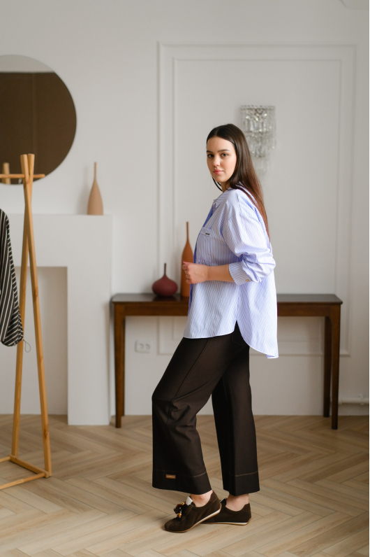 Рубашка в мелкую полоску с архитектурной спиной