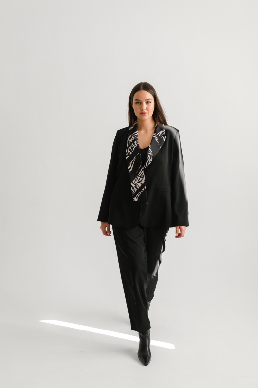 Костюм брючный из легкой ткани