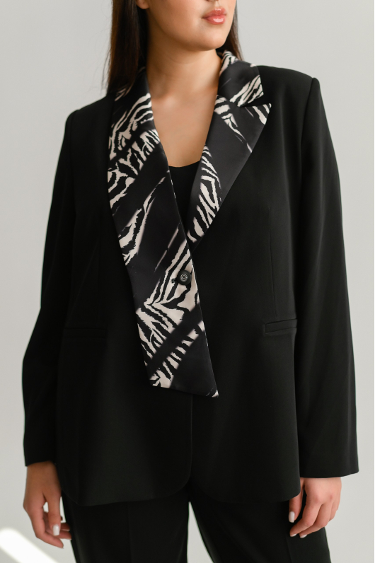 Костюм брючный из легкой ткани